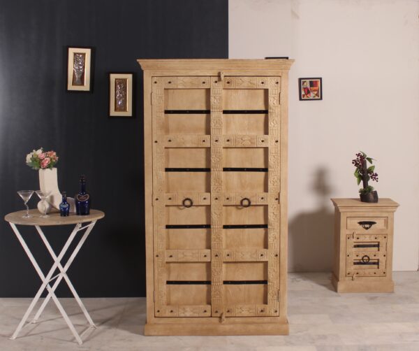 WOODEN ALMIRAH